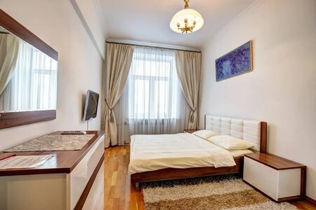 2-комнатная квартира посуточно по адресу Кутузовский проспект, 35к2, метро Кутузовская